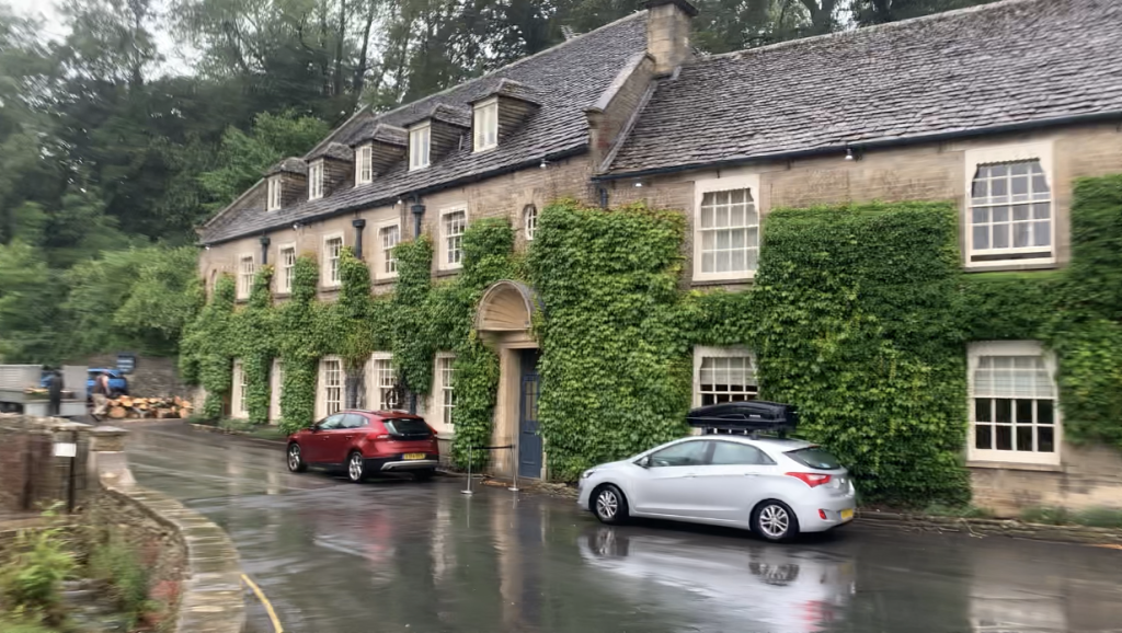 The Swan Hotel - Raining in Bibury 
